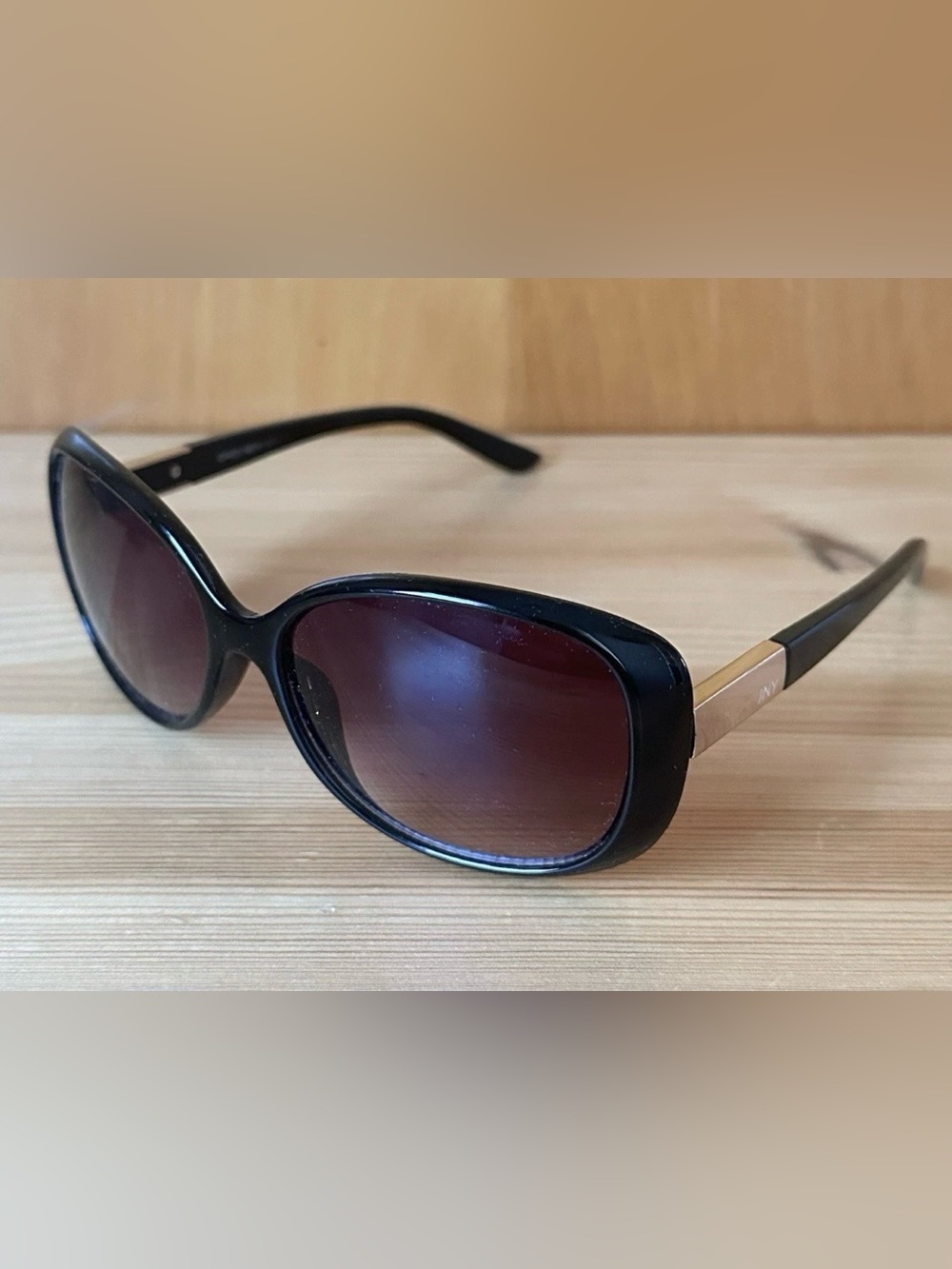 Jones New York Women’s Black Sunglasses Round Purple Polarized Gradient Lens